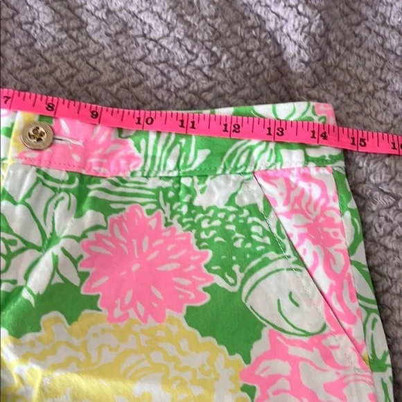 Lily Pulitzer Green and Pink Buttercup Shorts with Scalloped Hems EUC - Picture 6 of 11